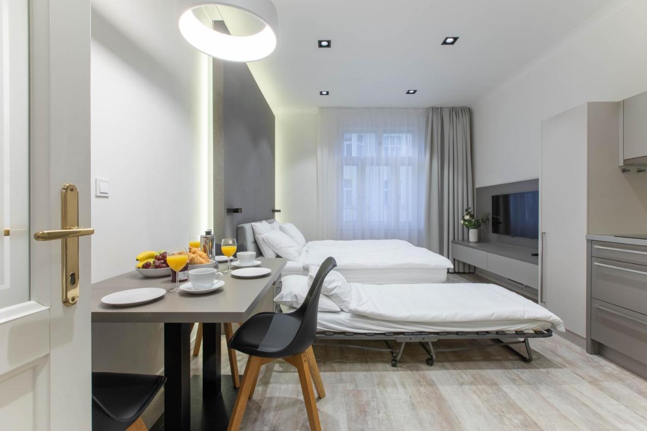 Lampi Aparthotel Прага Екстериор снимка