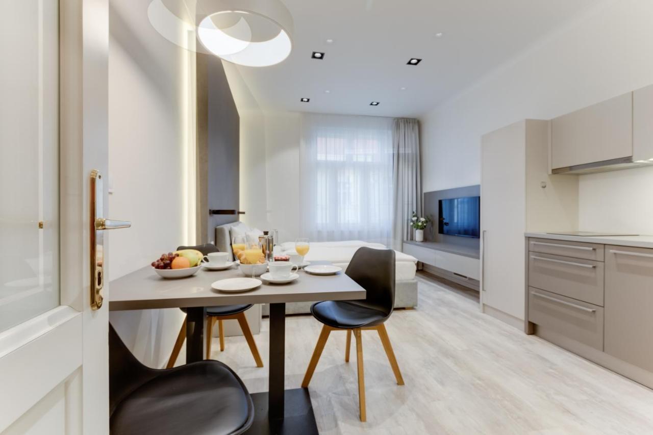 Lampi Aparthotel Прага Екстериор снимка