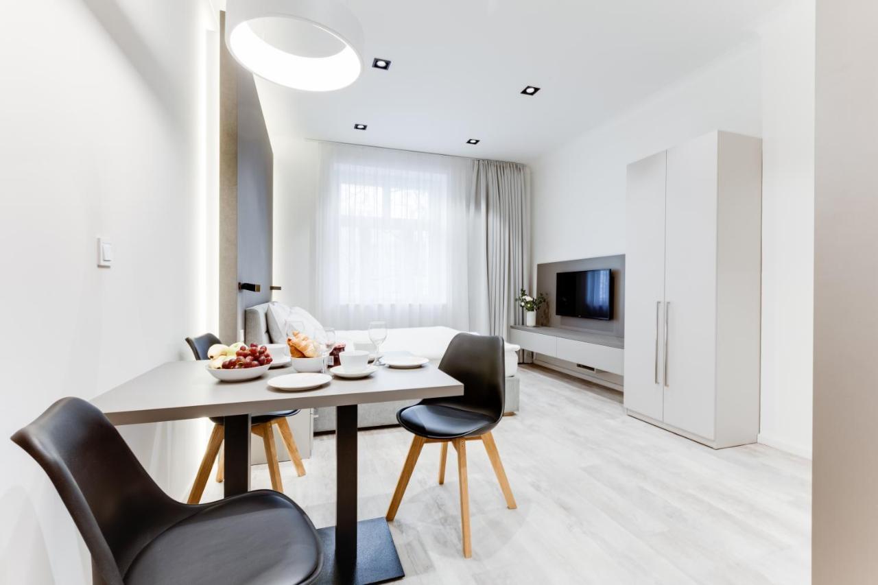 Lampi Aparthotel Прага Екстериор снимка