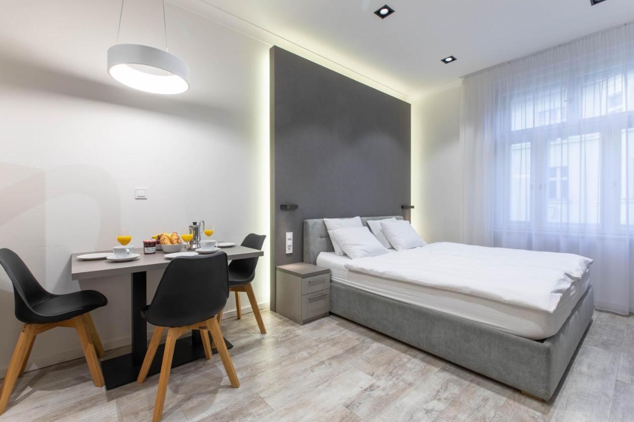 Lampi Aparthotel Прага Екстериор снимка