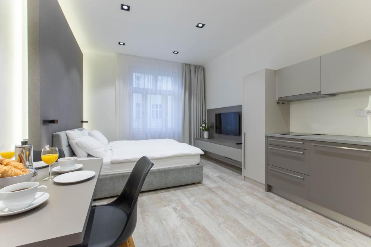 Lampi Aparthotel Прага Екстериор снимка