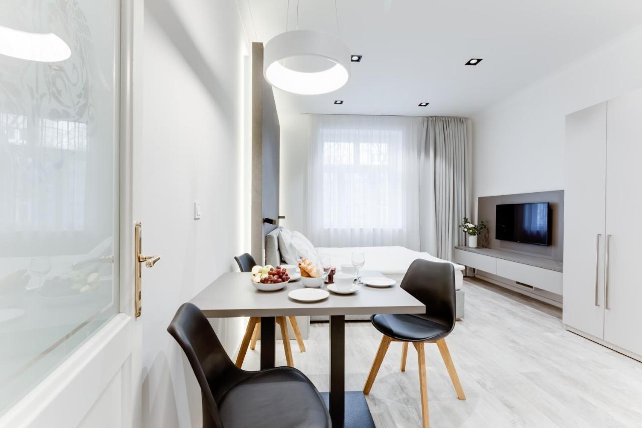 Lampi Aparthotel Прага Екстериор снимка