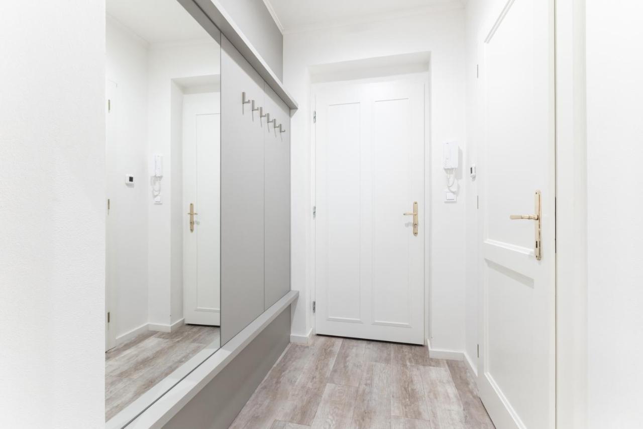 Lampi Aparthotel Прага Екстериор снимка