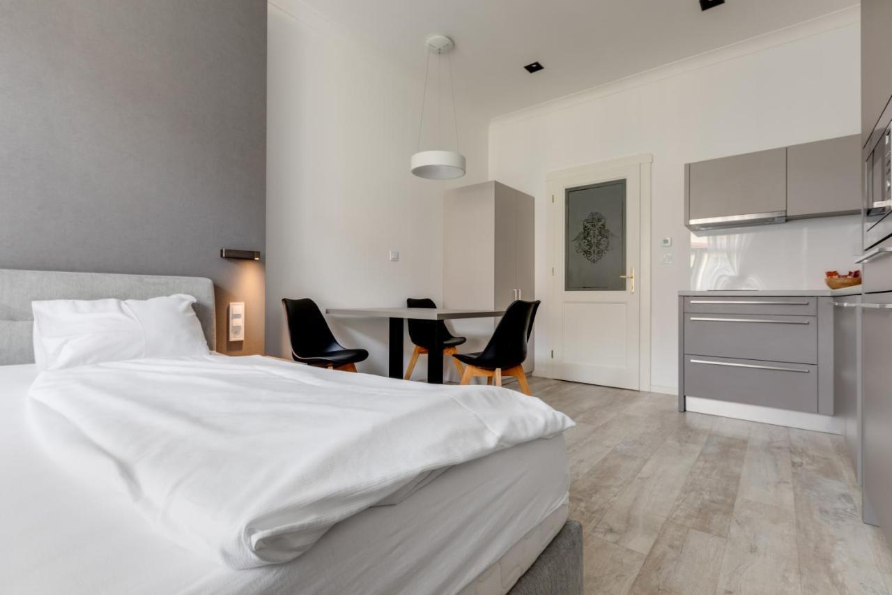 Lampi Aparthotel Прага Екстериор снимка