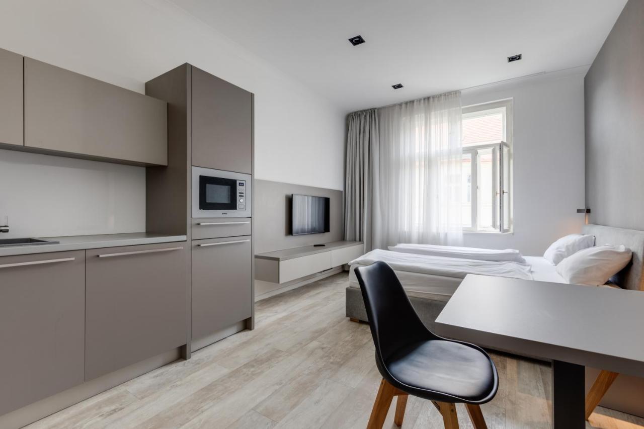 Lampi Aparthotel Прага Екстериор снимка